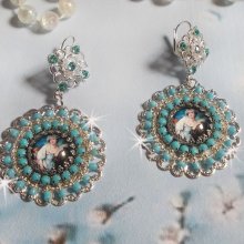 BO Moment de Détente avec des cabochons en vere, cristaux : cabochons, chaîne strass, chaîne perlée Turquoise, estampes et dormeuses