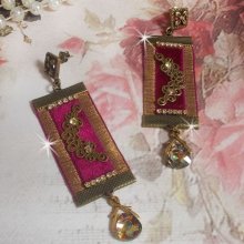 BO Vintage Arabesque montées avec galons Bordeaux aux liserés Or, estampes demi-lune, chaîne strass en cristal et clous d'oreilles en métal bronze