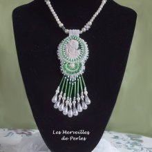Collier Séduction Charme, un brin de folie dans un tourbillon de perles.