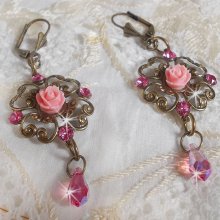 BO Irrésistible Eden avec cabochons ronds et gouttes en cristal, cabochons en résine, estampes bombées, dormeuses fleur de lys en laiton