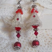 BO Tendre Rouge avec des Cristaux de Swarovski, des perles rondes facettées et des crochets d'oreille en argent 925/1000