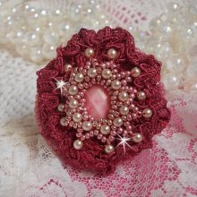 Bague Magnolia avec une dentelle bordeaux et des perles