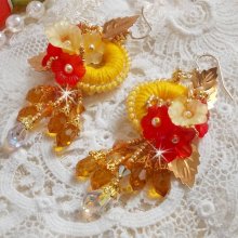 BO Bouton d'Or brodées avec des cristaux de Swarovski et du coton DMC jaune/orangé