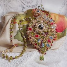 Collier L'Oiseau des Iles, Cristal de Swarovski, perles nacrées et rocailles Miyuki.