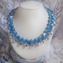 Collier Light Azur avec des perles nacrées en cristal de Swarovski et des gouttes en verre