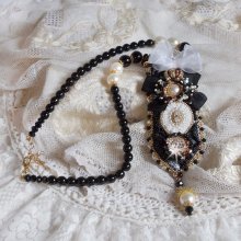 Collier Noir Sacré vintage Haute-Couture brodé avec des cristaux de Swarovski, un ruban organza et des rocailles Miyuki