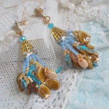BO Cheyenne avec dagues en verre, sequins en nacre, feuilles en verre, rocailles et clous d'oreilles en métal