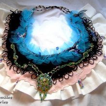 Collier plastron Ville du Soir en Carousel, souvenir d'une soirée et brodé façon d'Antan
