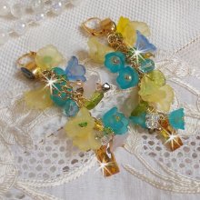 BO bella yellow pendantes dorées en laiton aux cristaux de Swarovski, fleurs, perles nacrées, cocktail d’été !