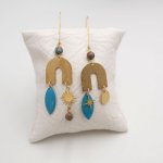 Boucles d'oreilles Pont et pierre en laiton brut et sequin turquoise
