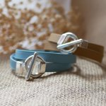 Bracelet double tour cuir à surpiqûres au fermoir en T argenté personnalisable