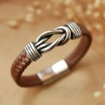 Bracelet cuir marron tressé au noeud celtique fermoir acier magnétique