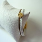 Bracelet manchette cuir blanc et doré au cabochon Arbre de vie