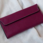 Porte-feuilles en cuir violet style pochette à personnaliser