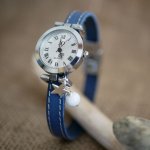 Montre bracelet cuir bleu surpîqûres blanches