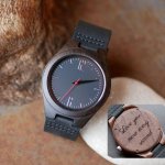 Montre cadran bois noyer sur cuir Noir à personnaliser