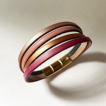 Bracelet manchette femme aux 4 cuirs roses nacrés au fermoir doré à extension