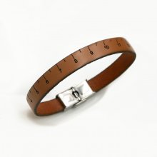 Bracelet Mètre couture en cuir gravé en cm personnalisable au dos