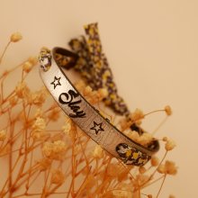 Bracelet Florâme gravé au ruban liberty fleurs jaunes  sur cuir argenté