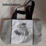 Sac cabas dans les tons gris et brodé de fleurs de lotus