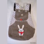 Sac à dos enfant brodé lapin écharpe rouge à personnaliser