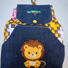 Sac à dos enfant brodé lion et baobab à personnaliser