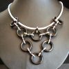 Collier cascade d'anneaux noirs