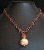 Collier cuir sur chaîne et pendentif céramique écru