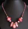 Collier 'M' rose